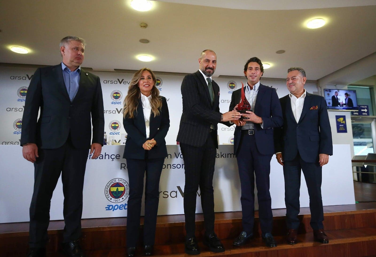 arsaVev Stands Out by Supporting Women Athletes